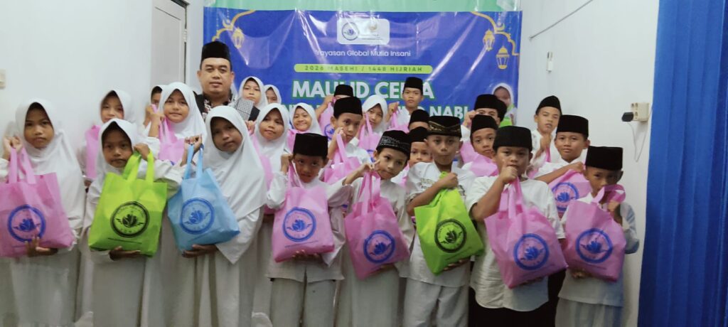 Santunan Maulid Nabi GMI bersama penerima manfaat
