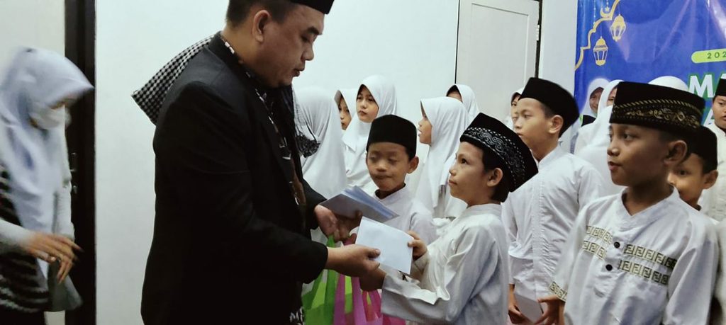 Santunan Maulid Nabi GMI bersama penerima manfaat