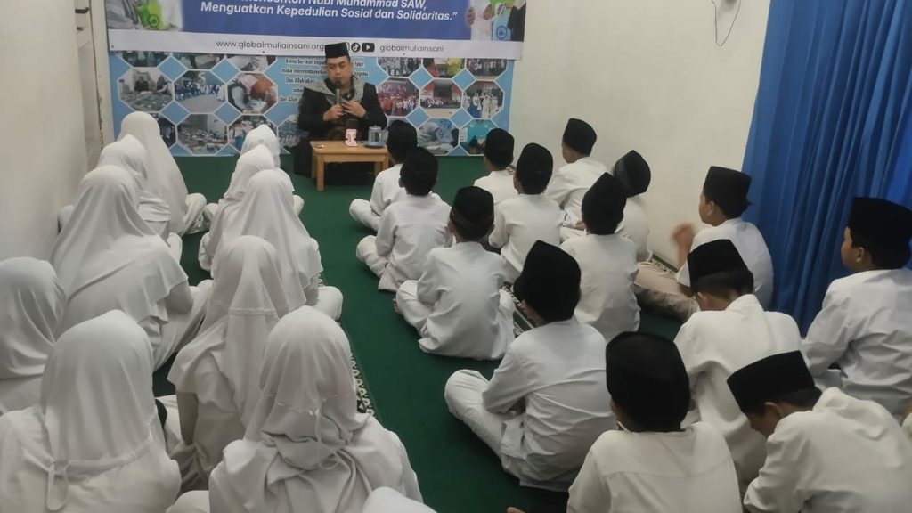 Santunan Maulid Nabi GMI bersama penerima manfaat