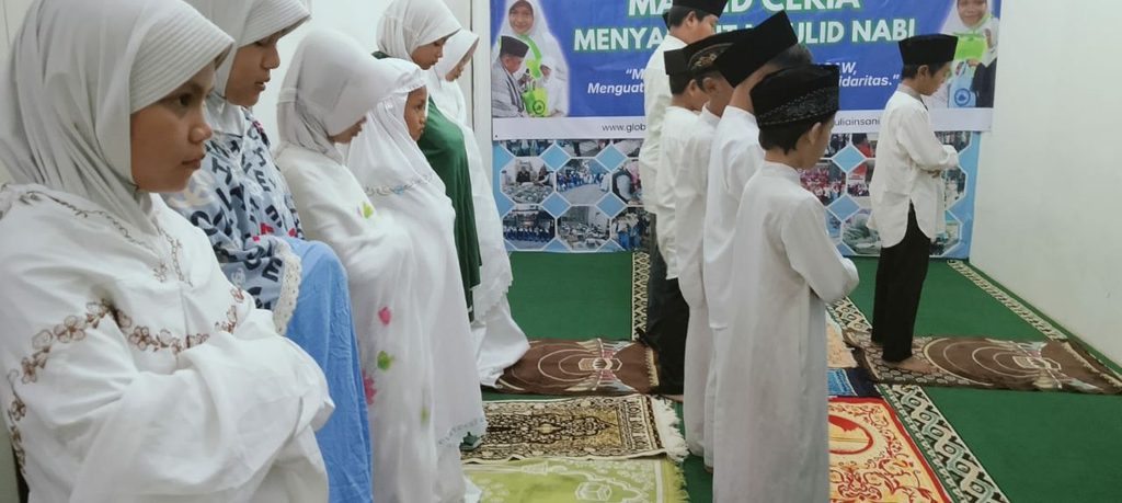 Santunan Maulid Nabi GMI bersama penerima manfaat